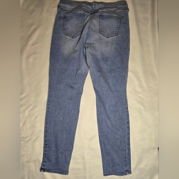 Old Navy Mid-Rise Rockstar Super-Skinny Jeans Size 16 – Curve-Hugging Fit! - Picture 4 of 6